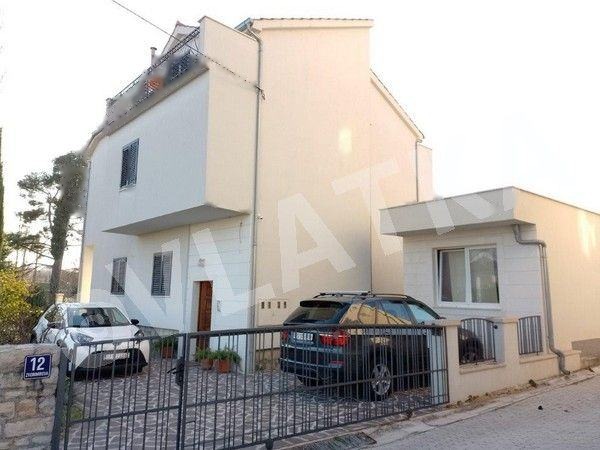 Pročelje – Kralja Zvonimira 12